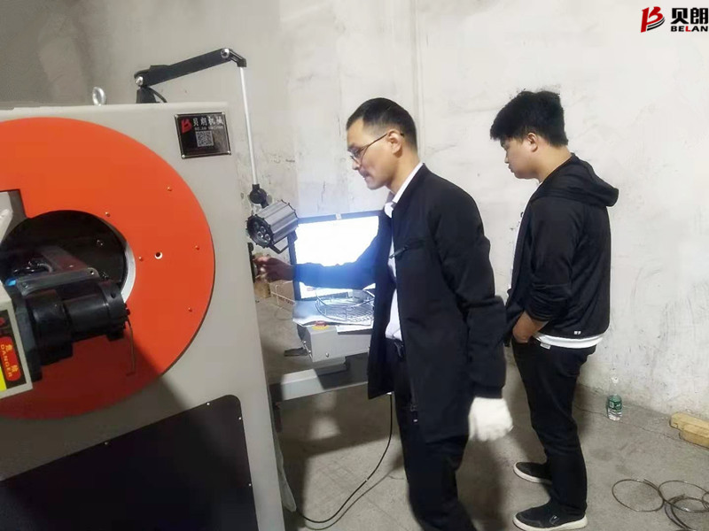 贝朗广东某客户处技术独立操作机器